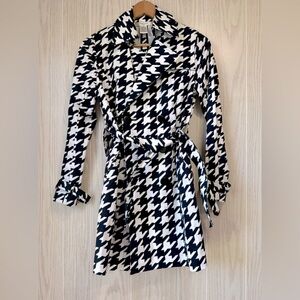 Vertigo Paris Women’s Black & White Houndstooth Belted Trench Coat Size S LNC
